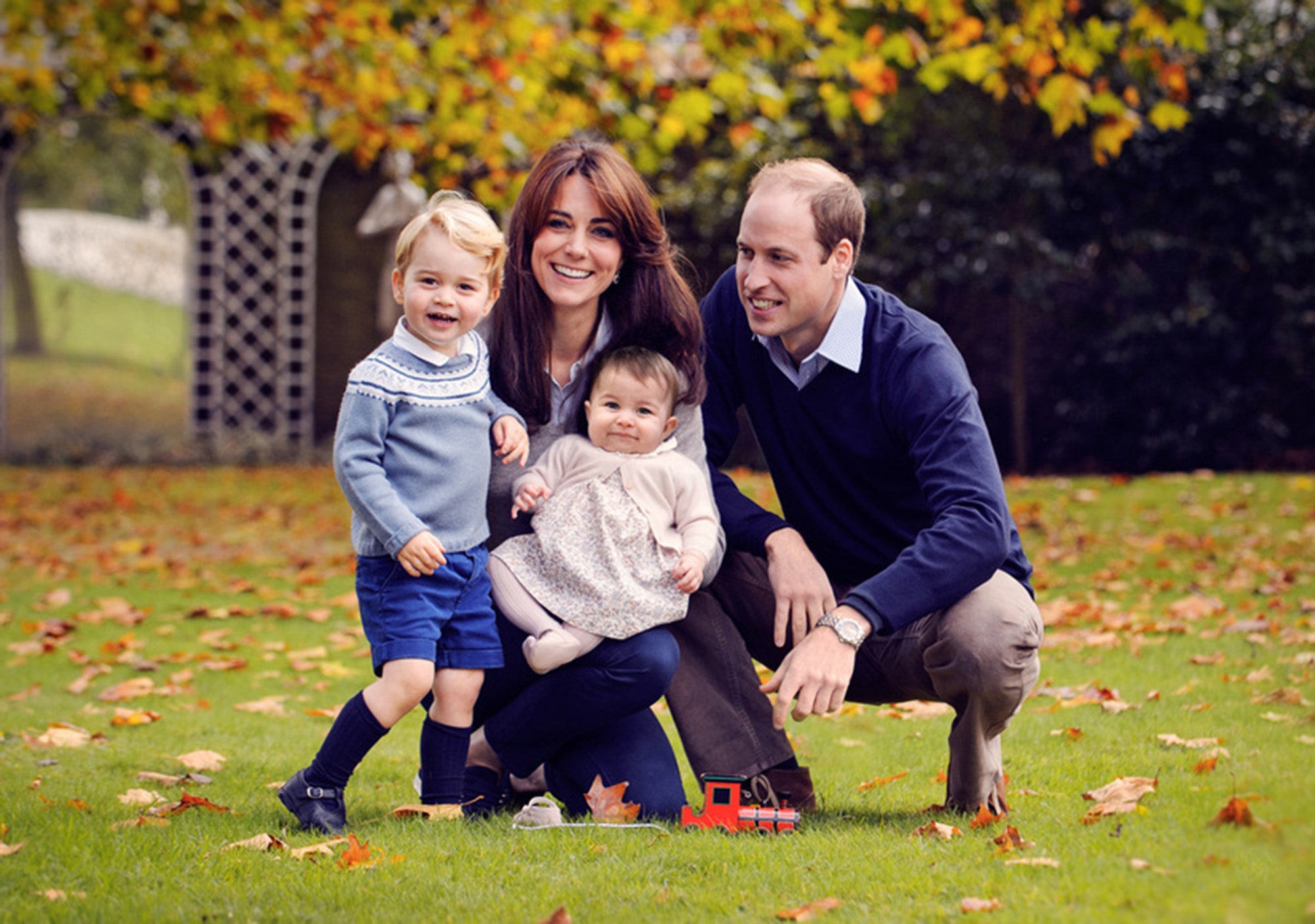  Gia đình nhỏ của Hoàng tử William trong bức thiệp Giáng sinh năm 2015