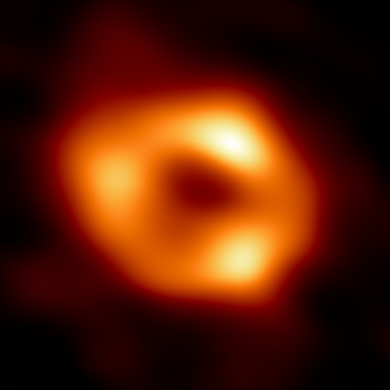 Bức ảnh đầu tiên của lỗ đen Sgr A*Cre: EHT Collaboration