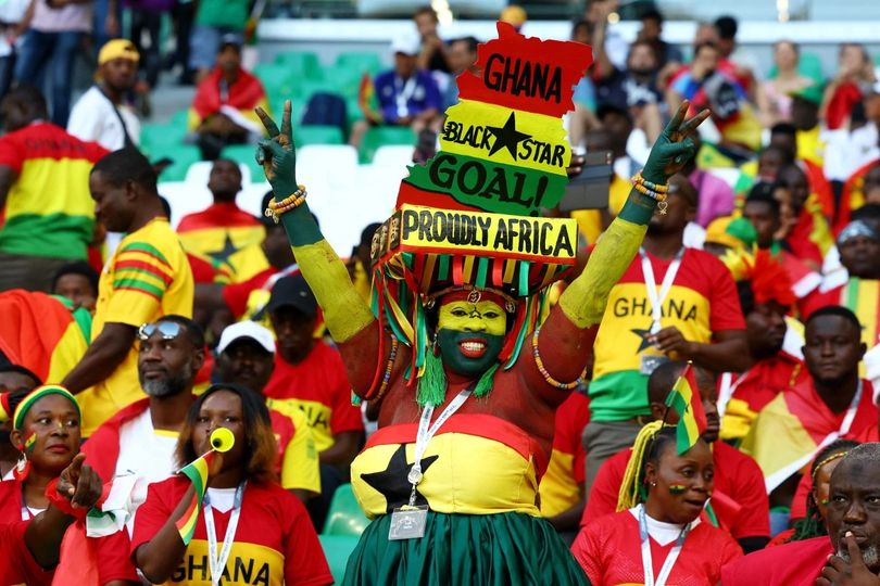 Cổ động viên Ghana ăn mừng sau khi đội tuyển của họ thắng Hàn Quốc 3-2 tại vòng bảng World Cup  ...