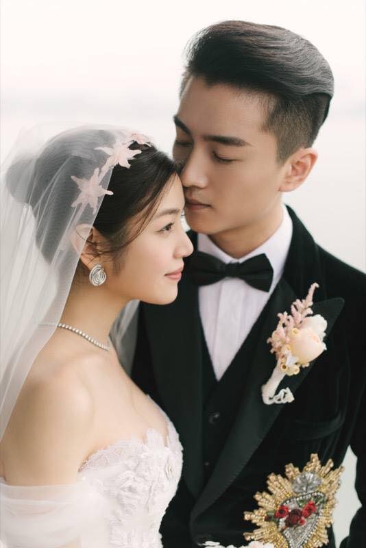 Ảnh cưới của vợ chồng Trần Hiểu và Trần Nghiên Hy
