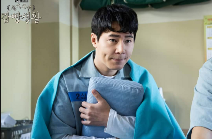 Lee Kyu Hyung với vai tên nghiện Han Yang trong Prison Playbook