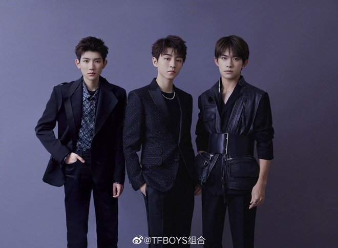 Vương Tuấn Khải (giữa) là thành viên của nhóm nhạc TFBOYS