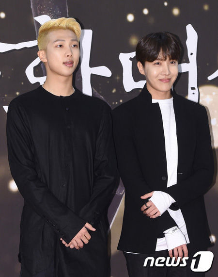Hai thành viên RM và J-Hope của nhóm nhạc BTS