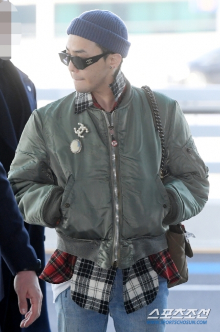 G-Dragon xuất hiện tại sân bay quốc tế Incheon vào tháng 1/2020 để khởi hành đi Paris