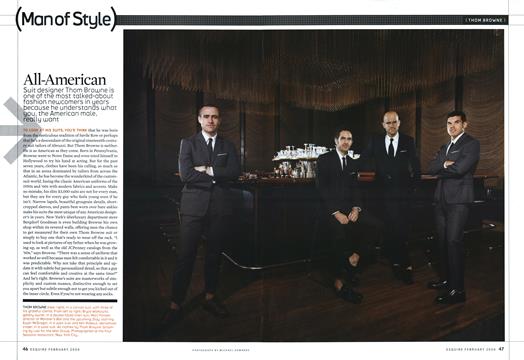 Thom Browne (góc phải) trong bộ suit canvas, chụp cùng 3 khách hàng thân thiết của ông. Từ trái ...