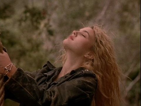   Drew Barrymore trong Poison Ivy. Phim chiếu từ năm 1992, khi ấy cô Drew Barrymore là thiếu nữ ...