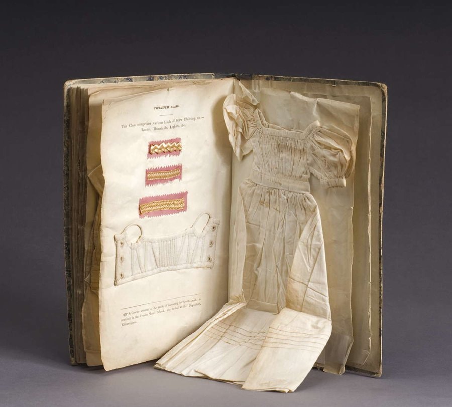 Sách về may vá với các mẫu từ Dublin, Ireland 1833-1837