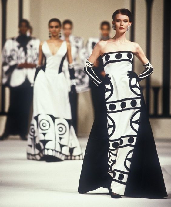   BST Thu/Đông 1989 haute couture của Valentino.