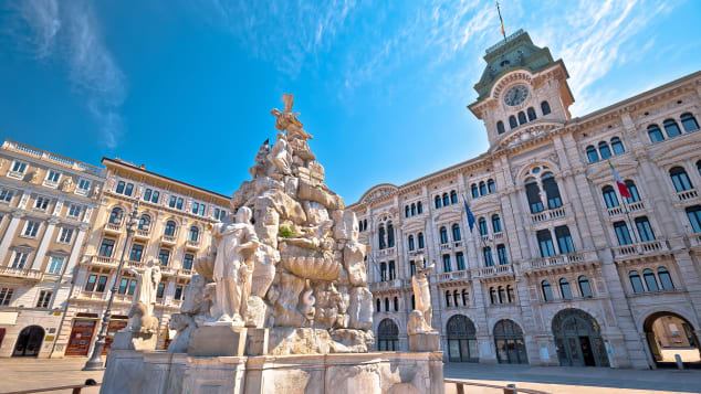 Thành phố Trieste có quảng trường bên bờ sông lớn nhất châu Âu.
