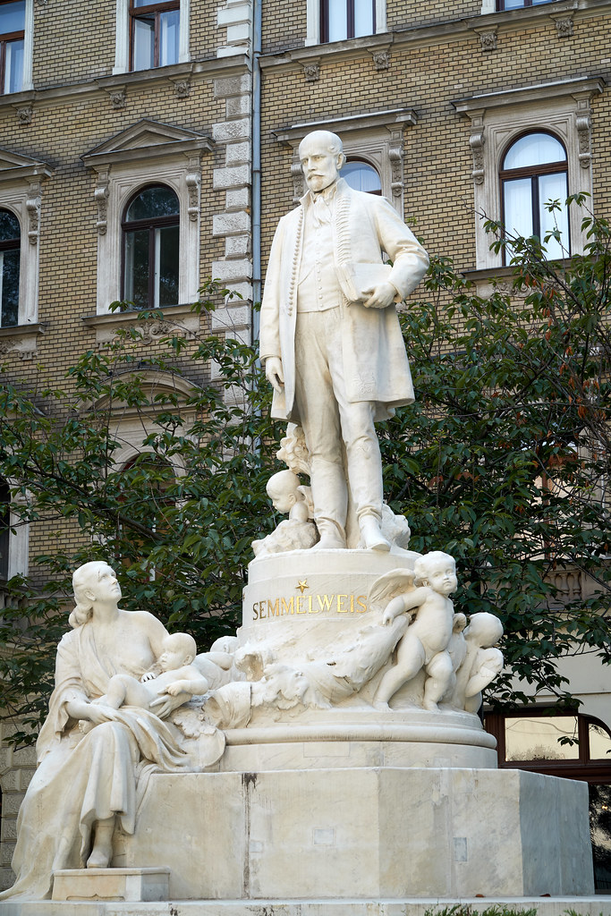 Tượng đài ông ở Budapest