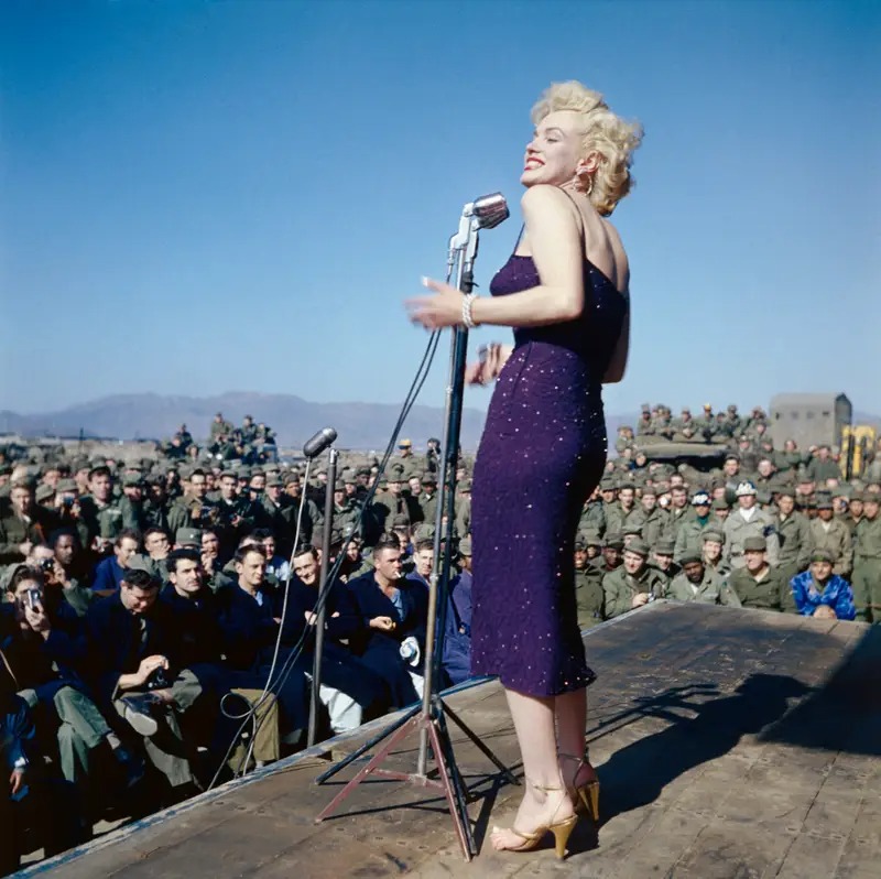 Năm 1954, trong chuyến ghé thăm lực lượng quân đội Mỹ tại Hàn Quốc, Marilyn Monroe đã có buổi ...