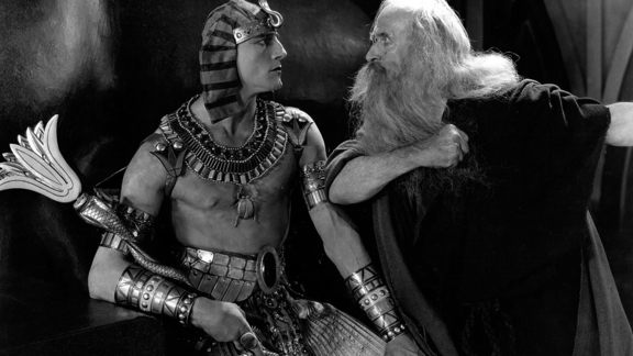 The Ten Commandments (1923) là một bộ phim bi tráng có phần nội dung về Kinh Thánh. Nguồn ảnh: cecilbdemille