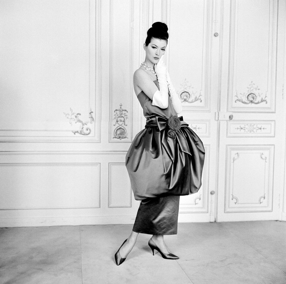 Chiếc váy Bubble dress của Pierre Cardin trong năm 1960.