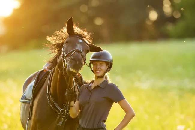 Bức ảnh là một sự tình cờ hoàn hảo. Khi Jakub Gojda đang chụp ảnh cho bạn gái cũ thì chú ngựa  ...