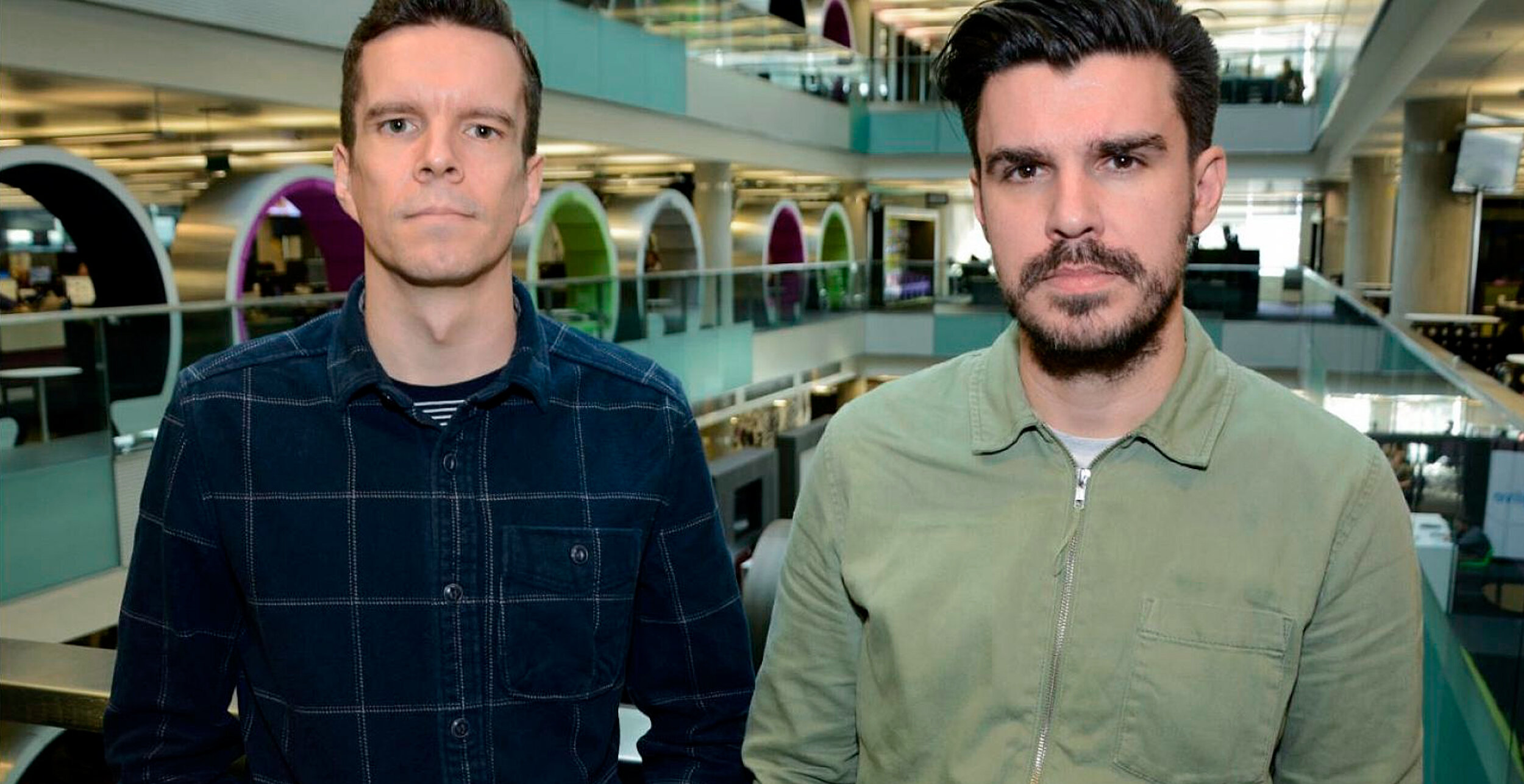 Tim Jones (bên trái) và James Cross (bên phải). Cả hai đều là Creative Director của BBC Creative.