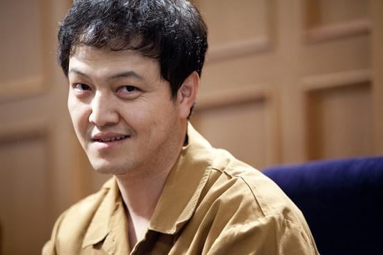 Jung Woong In trong vai sát nhân máu lạnh Min Joon Guk xuyên suốt bộ phim.