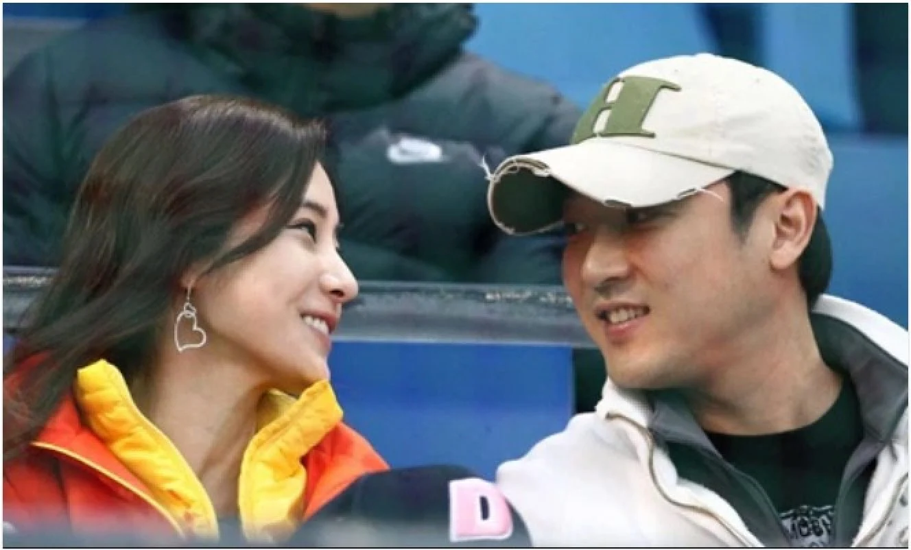  Han Chae-young và chồng Choi Dong-joon trong một buổi hẹn hò 