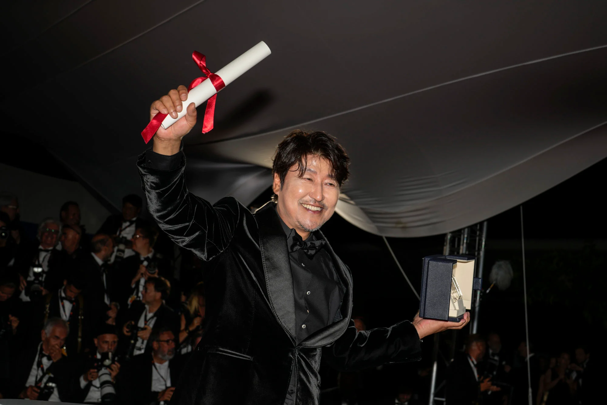 Song Kang-ho, người đoạt giải nam diễn viên chính xuất sắc nhất tại Liên hoan phim Cannes ở Pháp