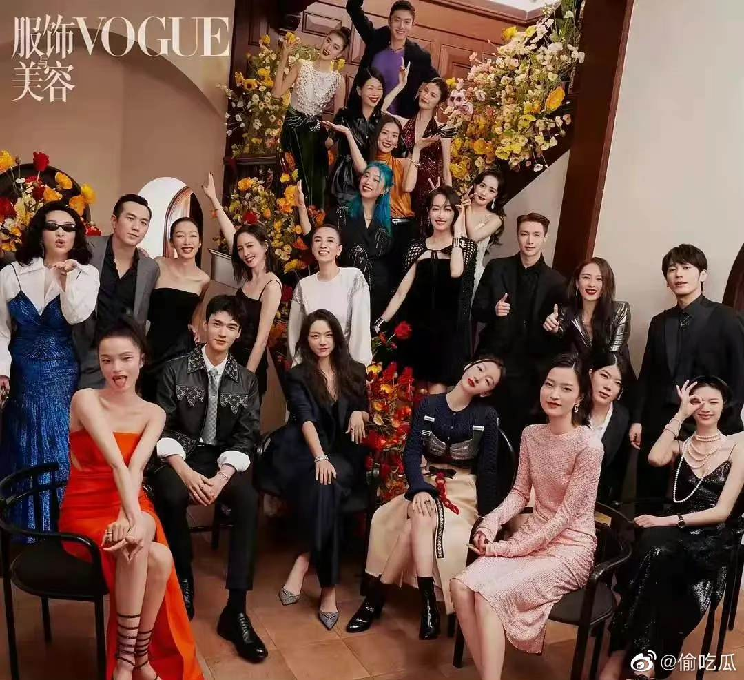 Bức ảnh chụp tổng kết buổi tiệc của Vogue năm nào lại được chú ý với vị trí trung tâm thuộc về ...