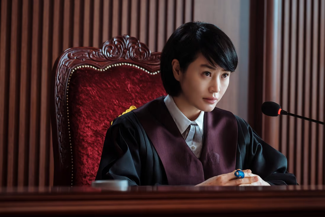 Biểu tượng màn ảnh Hàn Quốc Kim Hye-soo trong bộ phim truyền hình K-drama về luật pháp Juvenile ...