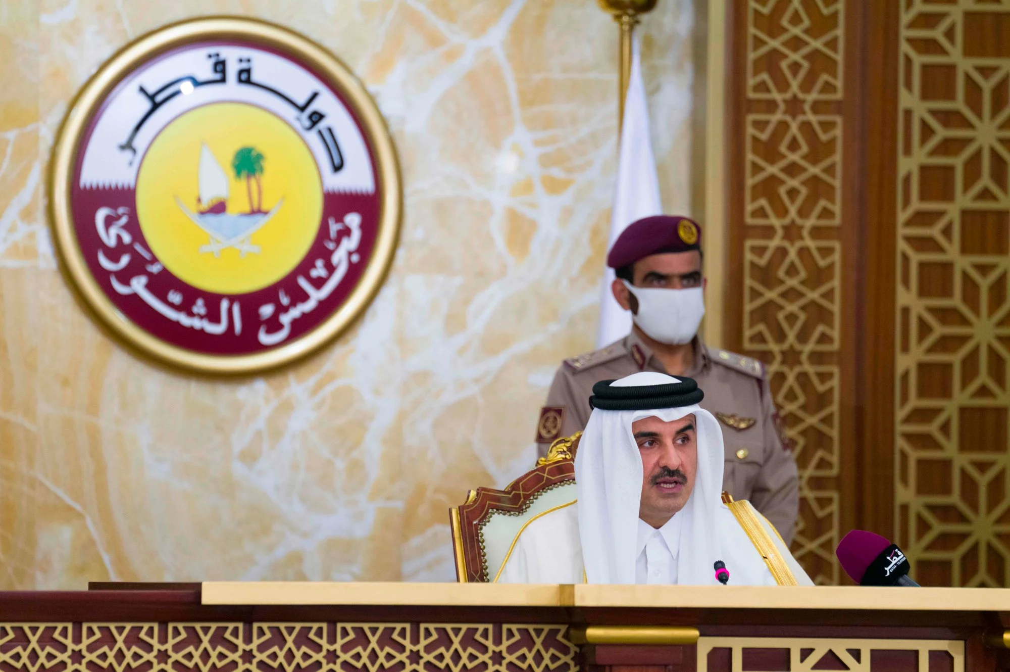 Sheikh Tamim bin Hamad al-Thani của Qatar có bài phát biểu trước Hội đồng Shura ở thủ đô Doha.