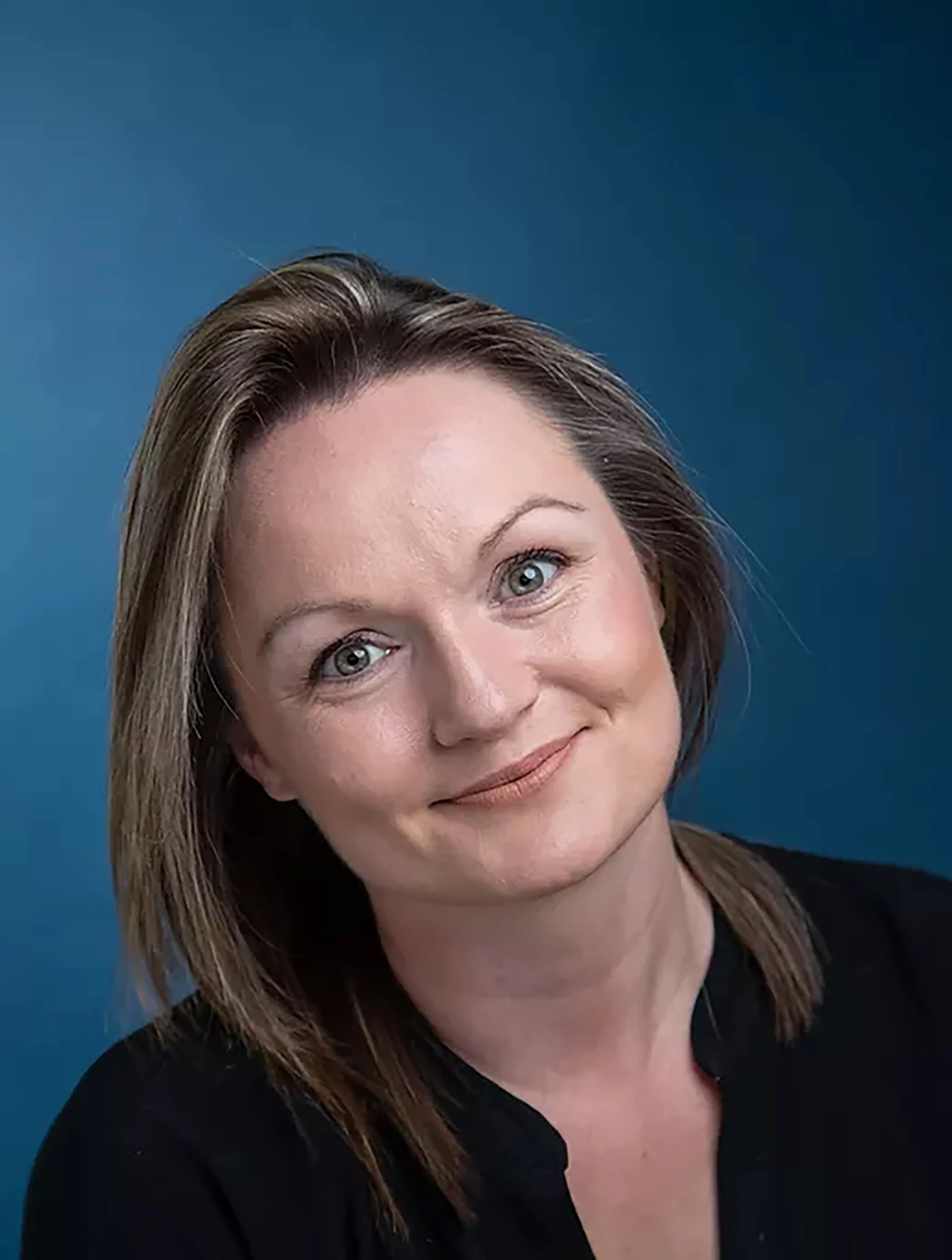 Katie McKenna là một nhà trị liệu tâm lý ở Ireland và đồng dẫn chương trình podcast In Sight.