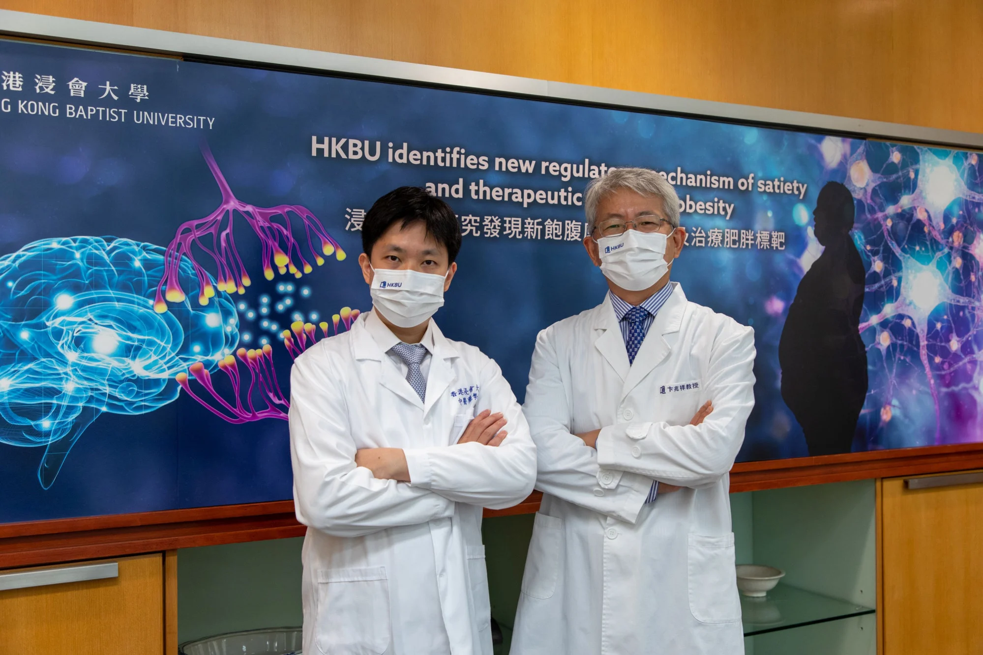 Tiến sĩ Xavier Wong (trái) và Giáo sư Bian Zhaoxiang đã xác định được protein MT1-MMP. 