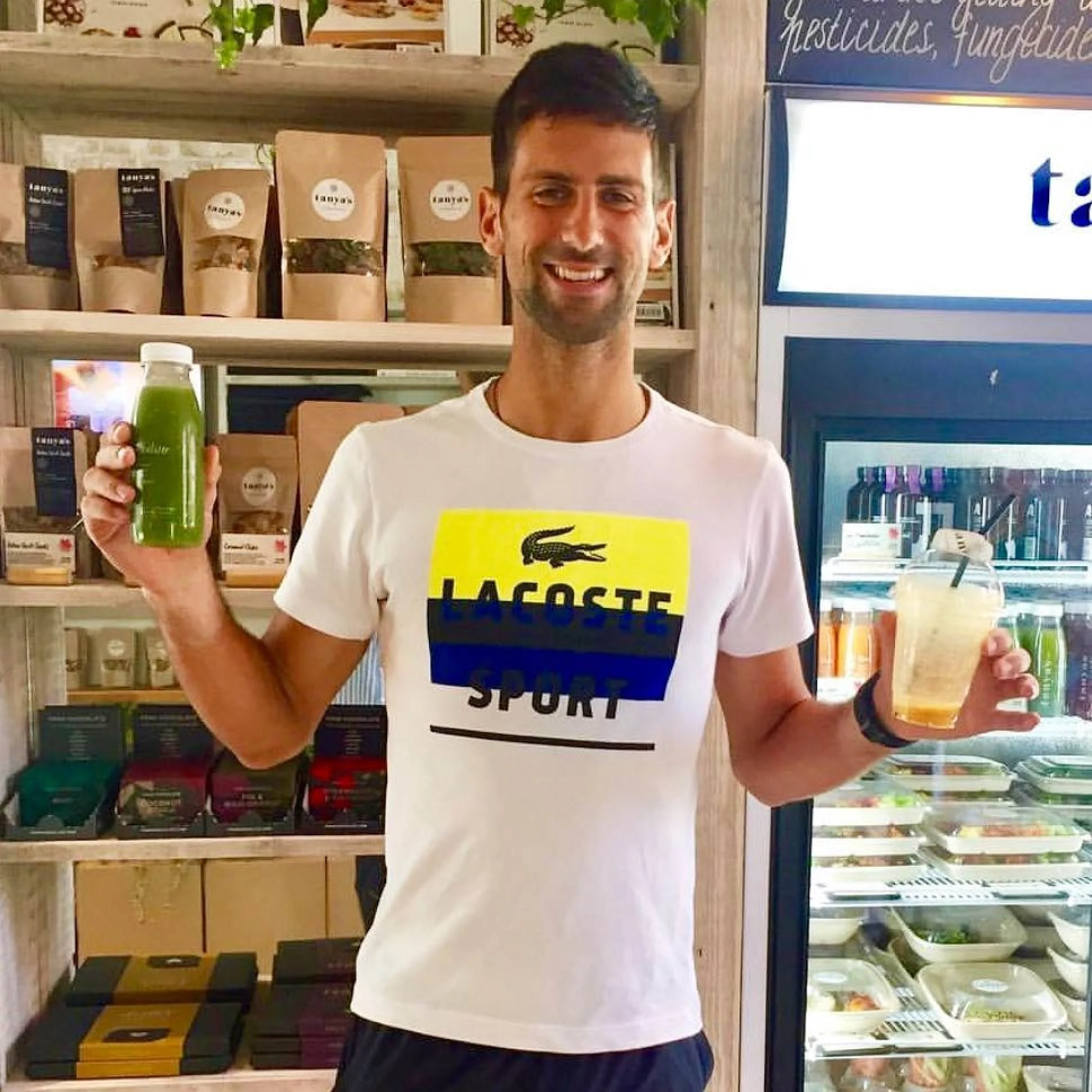 Cha mẹ của Novak Djokovic có một tiệm bánh pizza.