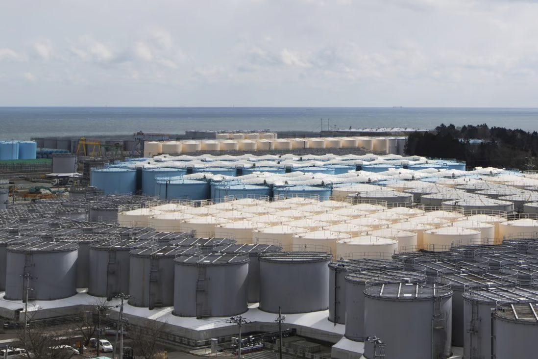 Bể chứa nước phóng xạ đã qua xử lý tại nhà máy điện hạt nhân Fukushima Daiichi ở Nhật Bản.