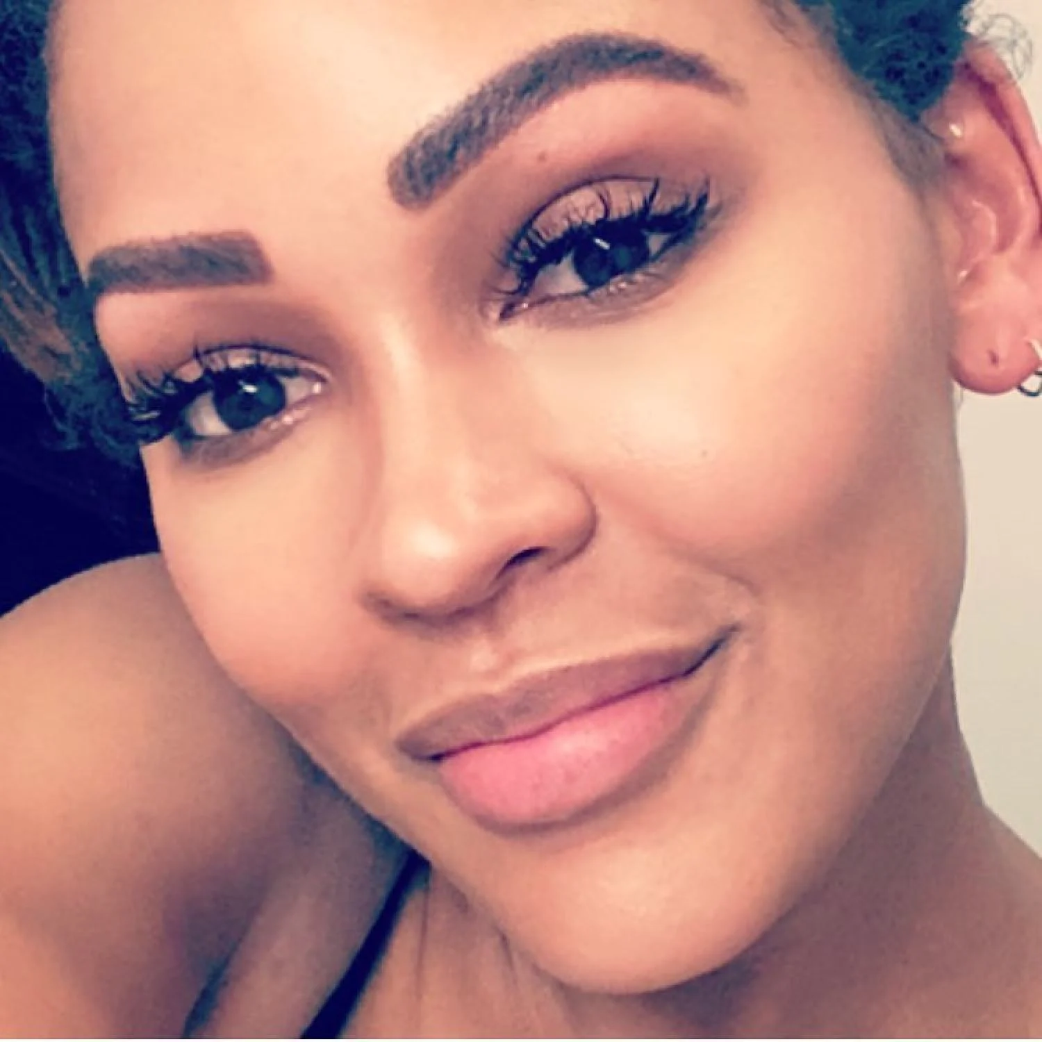 Học bài học của nữ diễn viên Meagan Good? Đừng nhổ quá nhiều lông mày của bạn.