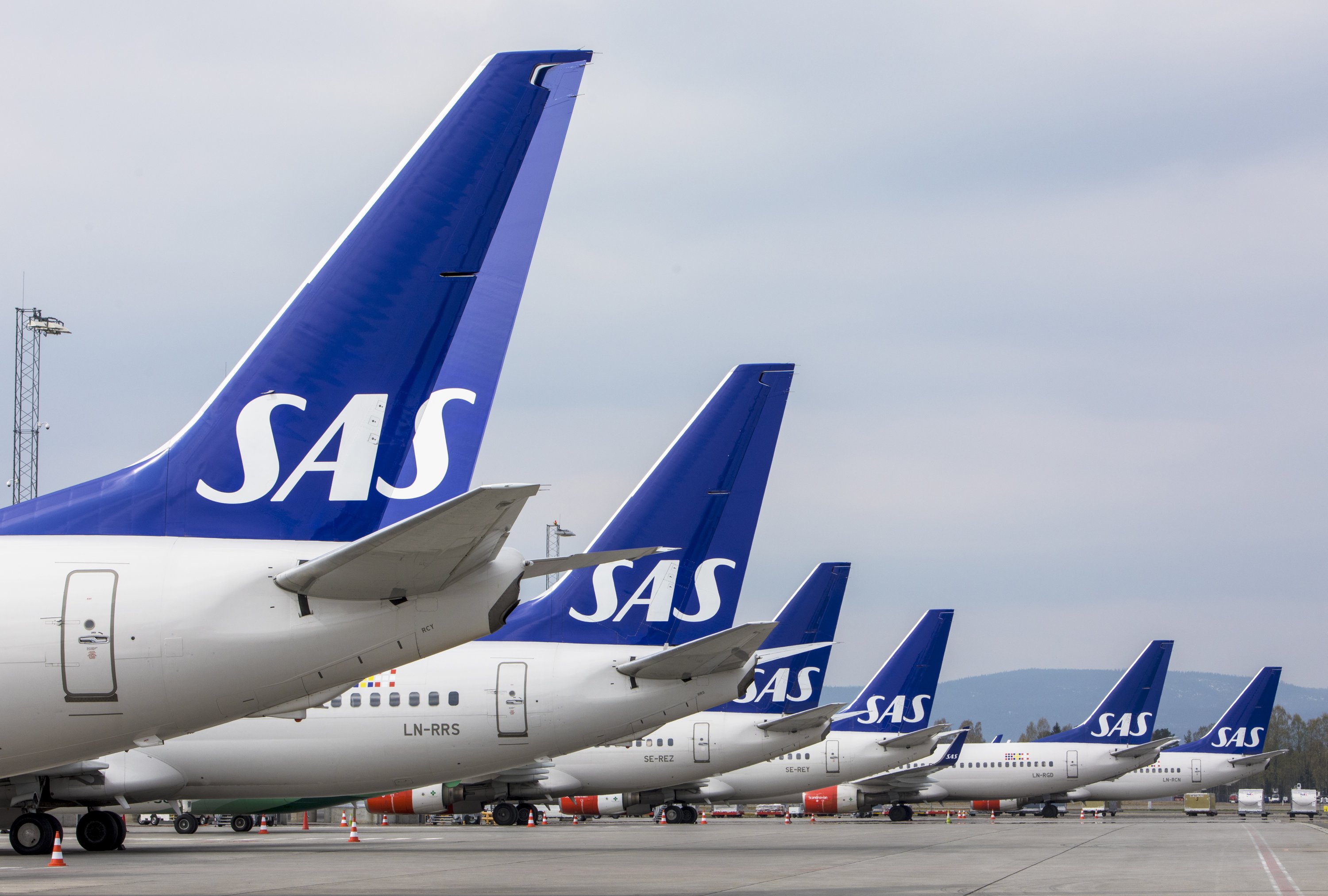 Hãng hàng không Scandinavia (SAS) - hãng hàng không đa quốc gia của ba nước gồm Đan Mạch, Thụy Điển, Na Uy. 
