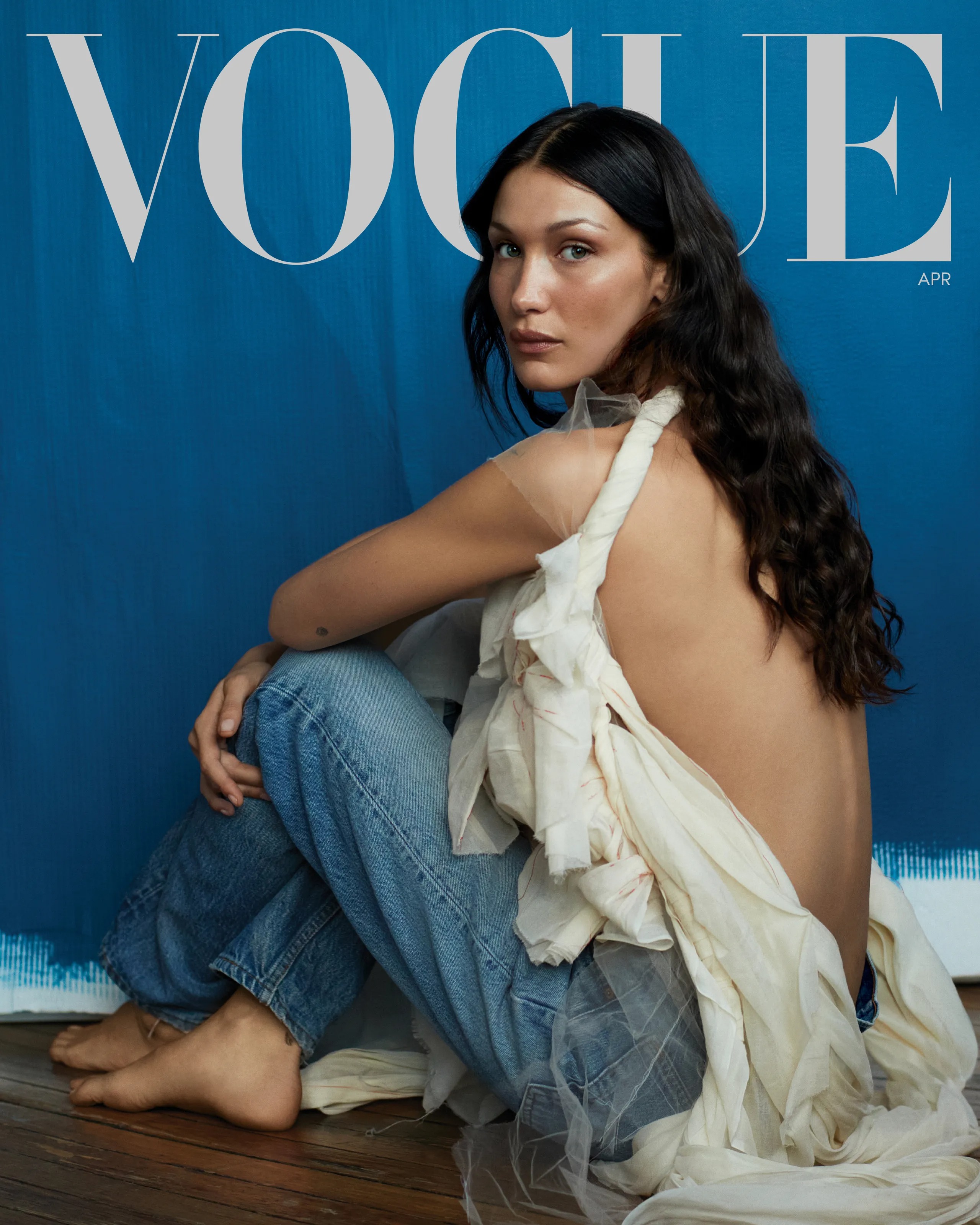 Vogue công bố Bella Hadid là ngôi sao trang bìa tháng 4/2022. Trong cuộc phỏng vấn, nữ người mở ...